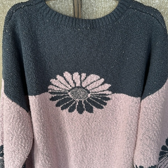 Free People In bloom sweater size small. New without tags. Sold out. - Picture 6 of 7